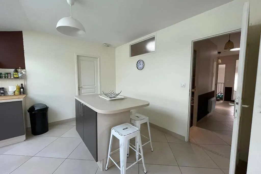 Superbe Appartement Avec 2 Chambres - 9 Personnes - Parking Prive Tournon-sur-Rhone 0*,  Frankrijk