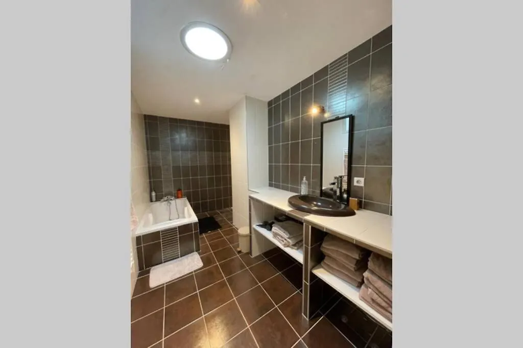 Superbe Appartement Avec 2 Chambres - 9 Personnes - Parking Prive Tournon-sur-Rhone Apartment